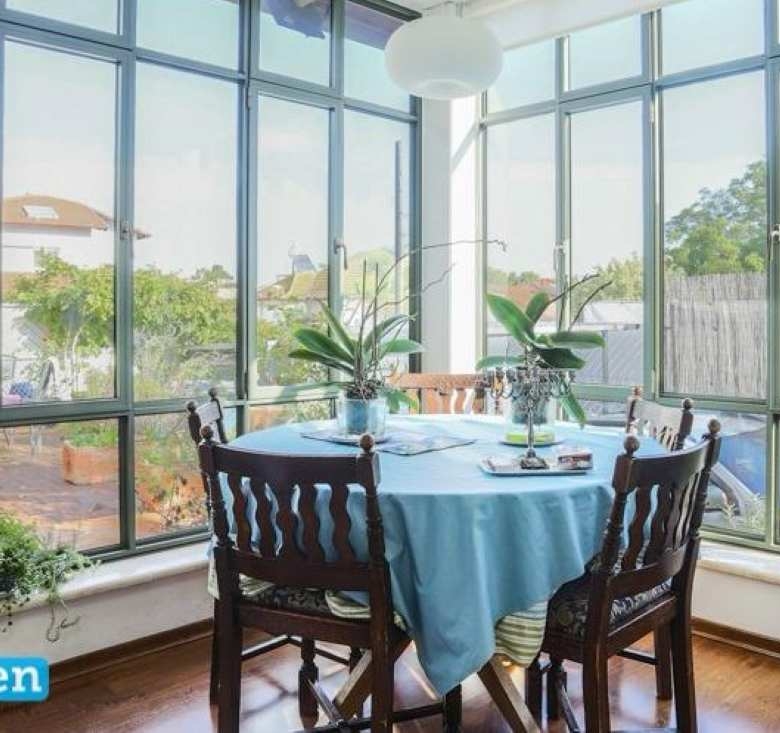 דו משפחתי שמור במרכז אבן יהודה. מגרש 450 מ"ר, בנוי 220 מ"ר, 6 חדרים, מקלט, מטבח משופץ, שלושה מפלסים וגינות קדמית ואחורית.