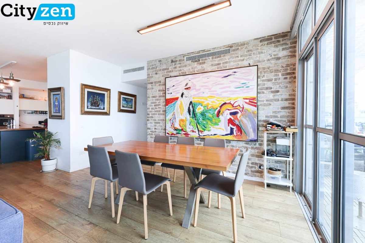 למכירה מיני פנטהאוז בקומה 29 בפרויקט SKY בעיר ימים. 130 מ"ר, מרפסת 45 מ"ר עם סוכה, חלל אירוח גדול, שתי חניות מקורות, מחסן, ושירותי דיירים מלאים.